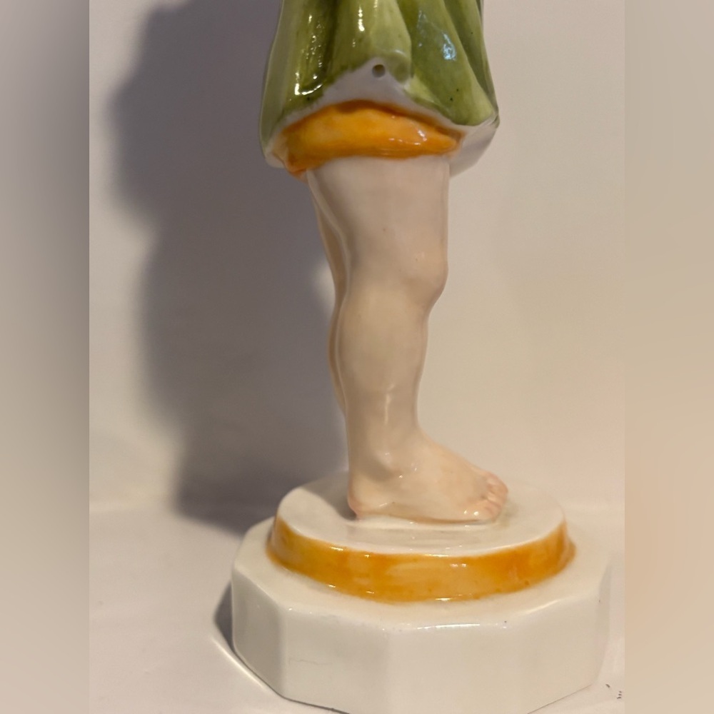 Royal Worcester Made in England Hand Painted Boy Figurine - Picture 3 of 10